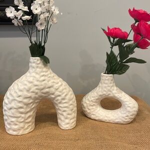 Ceramic donut vase set of 2 white textured new in box